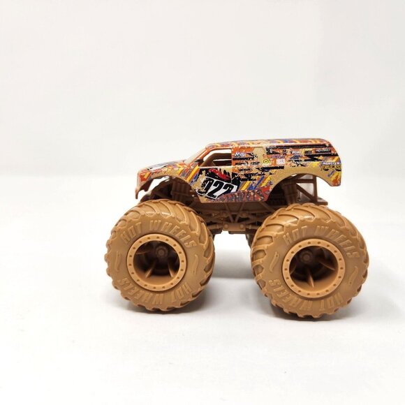 Hot Wheels Other - Hot Wheels Monster Trucks TOWN HAULER 1:64 2023 Demolition Doubles (bt5)